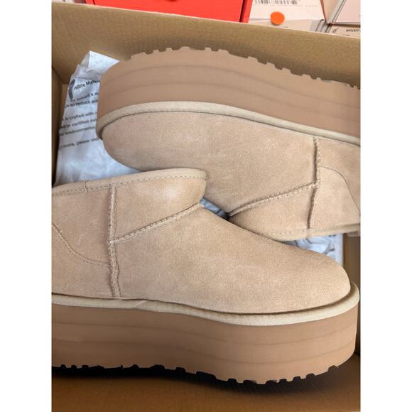 UGG Women's Classic Ultra Mini Platform Sand Color Size 7 - Picture 3 of 6